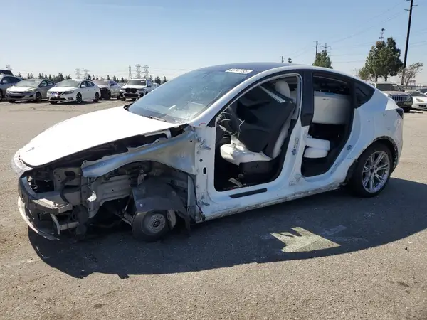 7SAYGDEE8NF551850 2022 TESLA MODEL Y - Image 1