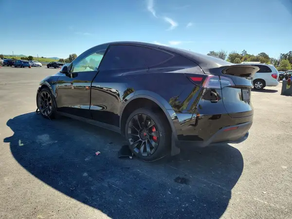7SAYGDEE8NF552559 2022 TESLA MODEL Y - Image 2