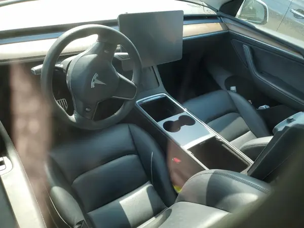 7SAYGDEE8NF554957 2022 TESLA MODEL Y - Image 8