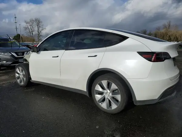 7SAYGDEE8NF556384 2022 TESLA MODEL Y - Image 2