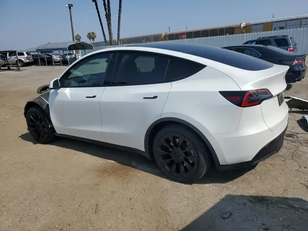 7SAYGDEE8NF558331 2022 TESLA MODEL Y - Image 2