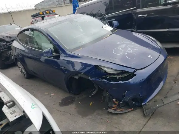 7SAYGDEE8NF559494 2022 TESLA MODEL Y - Image 1