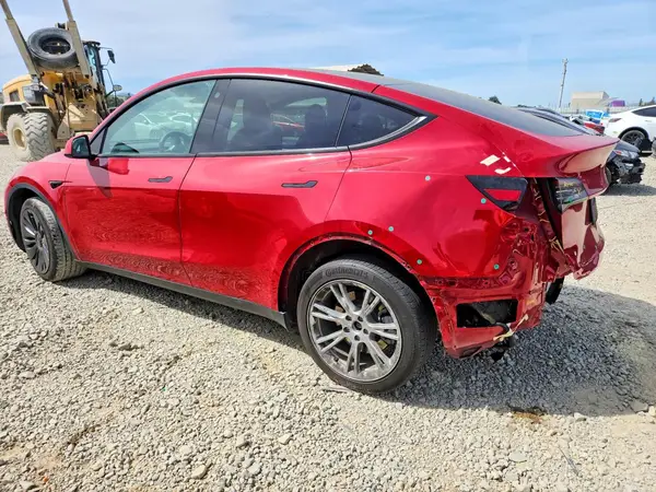 7SAYGDEE8NF560726 2022 TESLA MODEL Y - Image 2