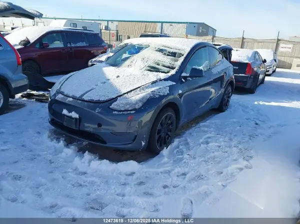 7SAYGDEE8NF563058 2022 TESLA MODEL Y - Image 2