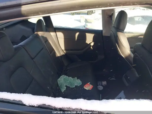 7SAYGDEE8NF563058 2022 TESLA MODEL Y - Image 8