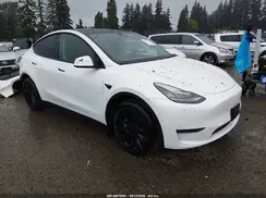 7SAYGDEE8NF568681 2022 TESLA MODEL Y