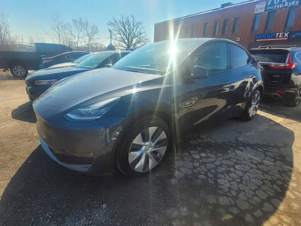 7SAYGDEE8NF571970 2022 TESLA MODEL Y - Image 2