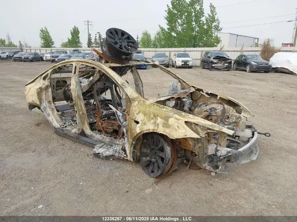 7SAYGDEE8NF573587 2022 TESLA MODEL Y - Image 1