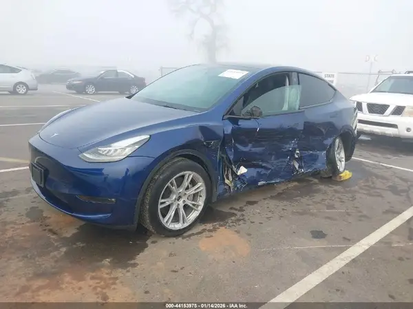 7SAYGDEE8NF576084 2022 TESLA MODEL Y - Image 2