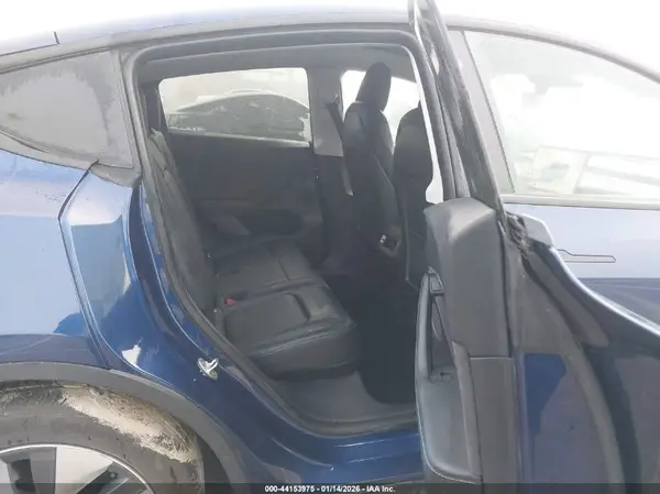7SAYGDEE8NF576084 2022 TESLA MODEL Y - Image 8