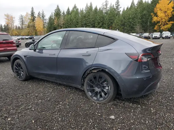 7SAYGDEE8NF576652 2022 TESLA MODEL Y - Image 2