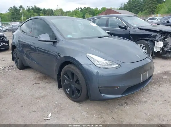 7SAYGDEE8PA023354 2023 TESLA MODEL Y - Image 1