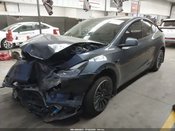 7SAYGDEE8PA033107 2023 TESLA MODEL Y - Image 2