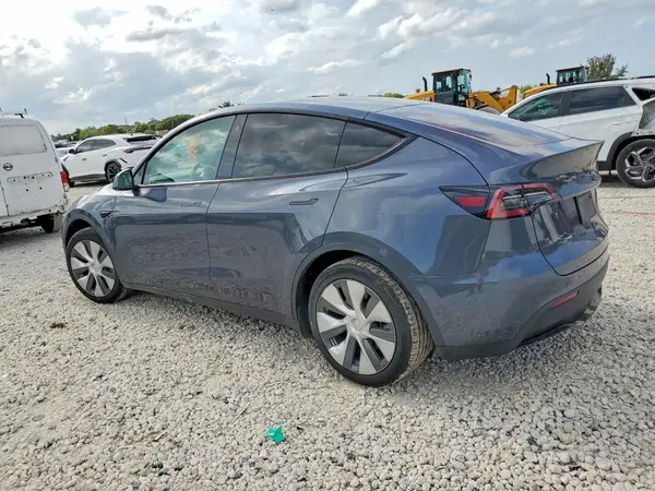 7SAYGDEE8PA041661 2023 TESLA MODEL Y - Image 2
