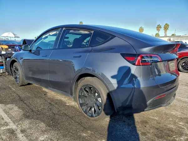 7SAYGDEE8PA050599 2023 TESLA MODEL Y - Image 2