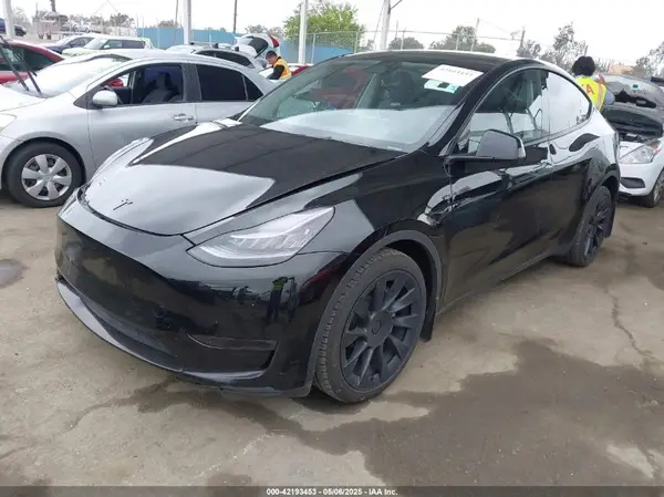 7SAYGDEE8PA051798 2023 TESLA MODEL Y - Image 2