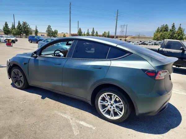 7SAYGDEE8PA056371 2023 TESLA MODEL Y - Image 2