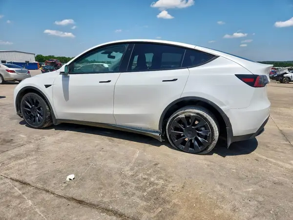 7SAYGDEE8PA061537 2023 TESLA MODEL Y - Image 2