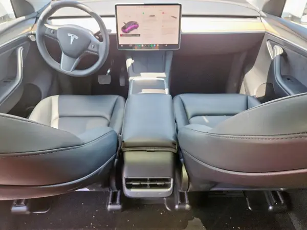 7SAYGDEE8PA061537 2023 TESLA MODEL Y - Image 8