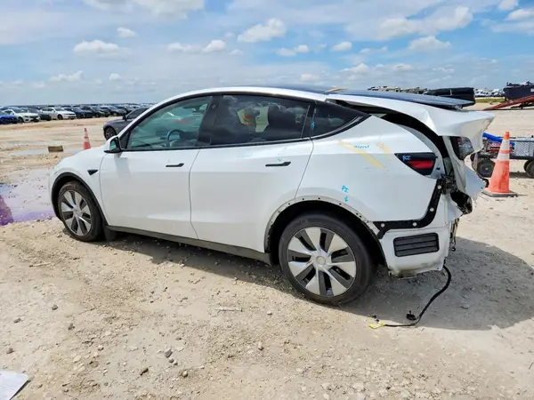 7SAYGDEE8PA067824 2023 TESLA MODEL Y - Image 2
