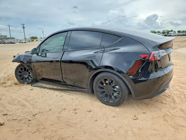 7SAYGDEE8PA075745 2023 TESLA MODEL Y - Image 2