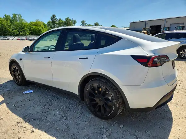 7SAYGDEE8PA076510 2023 TESLA MODEL Y - Image 2