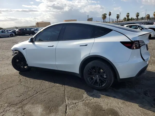 7SAYGDEE8PA077799 2023 TESLA MODEL Y - Image 2