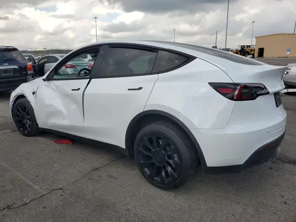 7SAYGDEE8PA078399 2023 TESLA MODEL Y - Image 2