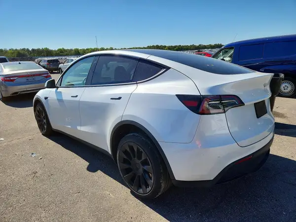 7SAYGDEE8PA078922 2023 TESLA MODEL Y - Image 2