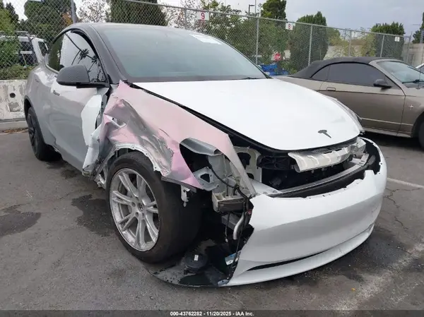 7SAYGDEE8PA083358 2023 TESLA MODEL Y - Image 1