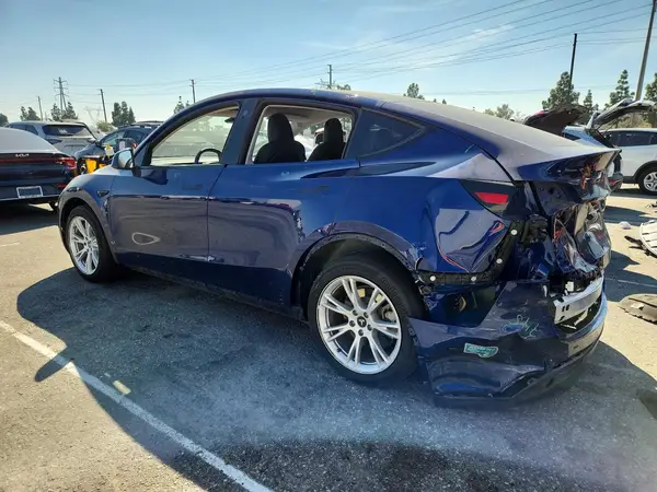 7SAYGDEE8PA086566 2023 TESLA MODEL Y - Image 2