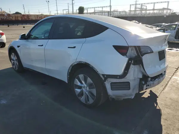 7SAYGDEE8PA093209 2023 TESLA MODEL Y - Image 2