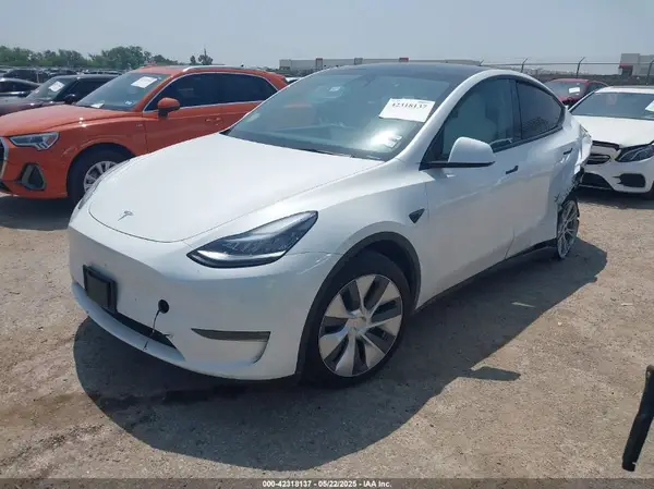 7SAYGDEE8PA094957 2023 TESLA MODEL Y - Image 2
