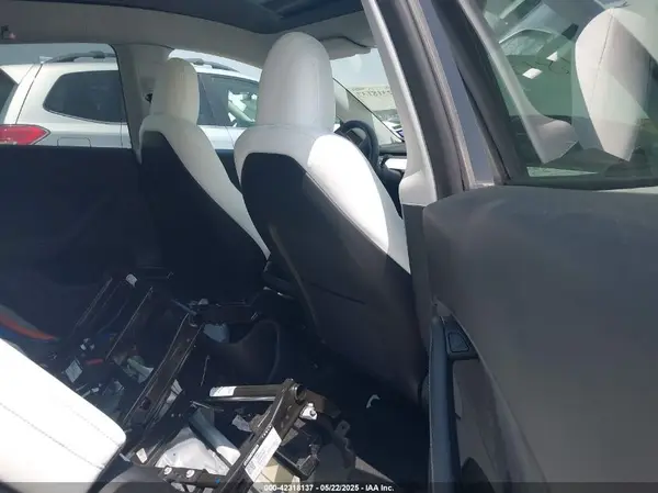 7SAYGDEE8PA094957 2023 TESLA MODEL Y - Image 8