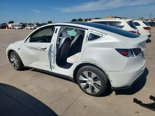 7SAYGDEE8PA095431 2023 TESLA MODEL Y - Image 2