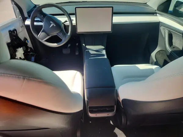7SAYGDEE8PA095431 2023 TESLA MODEL Y - Image 8