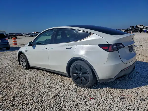 7SAYGDEE8PA095669 2023 TESLA MODEL Y - Image 2