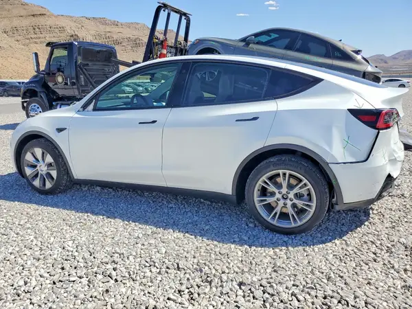 7SAYGDEE8PA097762 2023 TESLA MODEL Y - Image 2