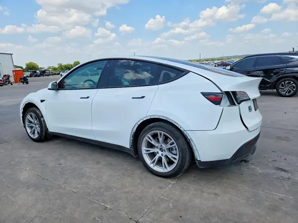 7SAYGDEE8PA100207 2023 TESLA MODEL Y - Image 2