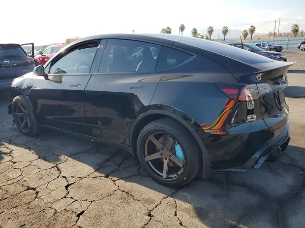7SAYGDEE8PA100420 2023 TESLA MODEL Y - Image 2
