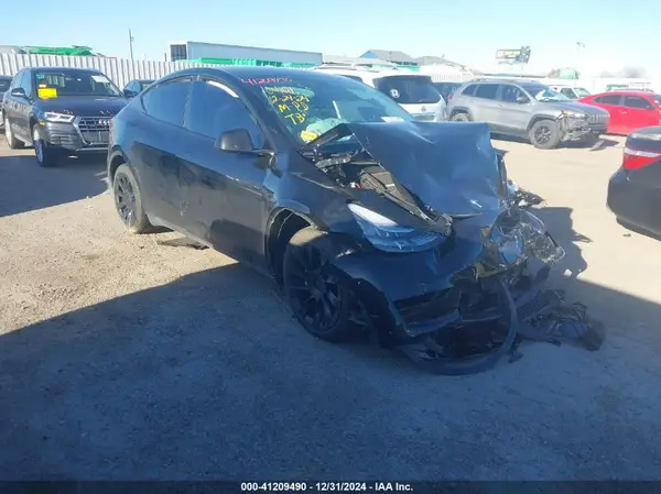 7SAYGDEE8PA100532 2023 TESLA MODEL Y - Image 1