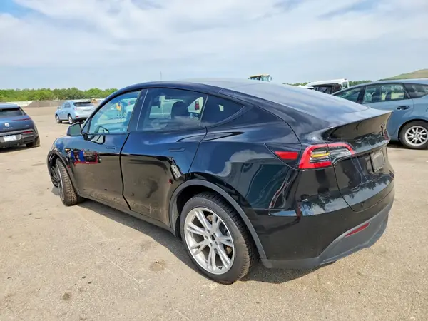 7SAYGDEE8PA100580 2023 TESLA MODEL Y - Image 2