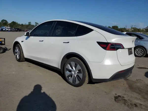 7SAYGDEE8PA102619 2023 TESLA MODEL Y - Image 2