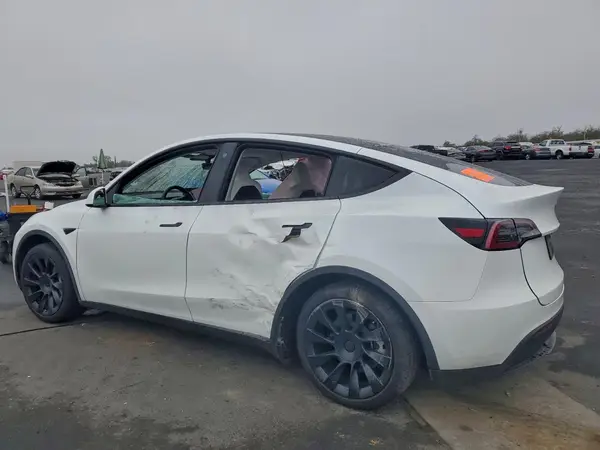 7SAYGDEE8PA103530 2023 TESLA MODEL Y - Image 2