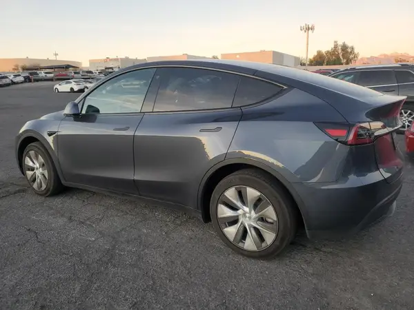 7SAYGDEE8PA109344 2023 TESLA MODEL Y - Image 2