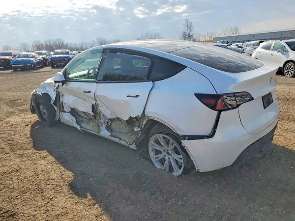 7SAYGDEE8PA119663 2023 TESLA MODEL Y - Image 2