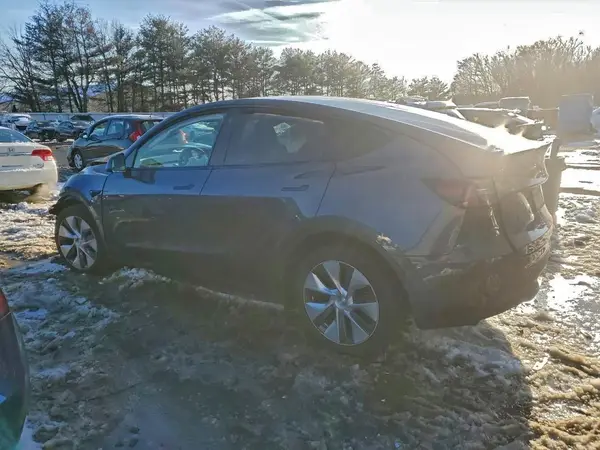 7SAYGDEE8PA120621 2023 TESLA MODEL Y - Image 2