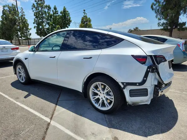 7SAYGDEE8PA125107 2023 TESLA MODEL Y - Image 2