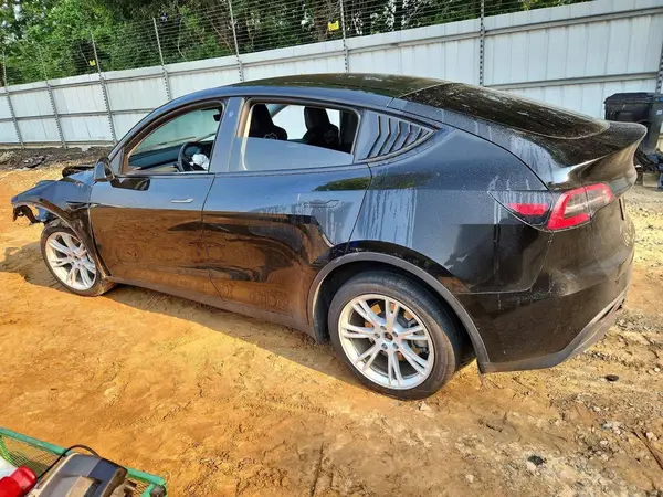 7SAYGDEE8PA127844 2023 TESLA MODEL Y - Image 2