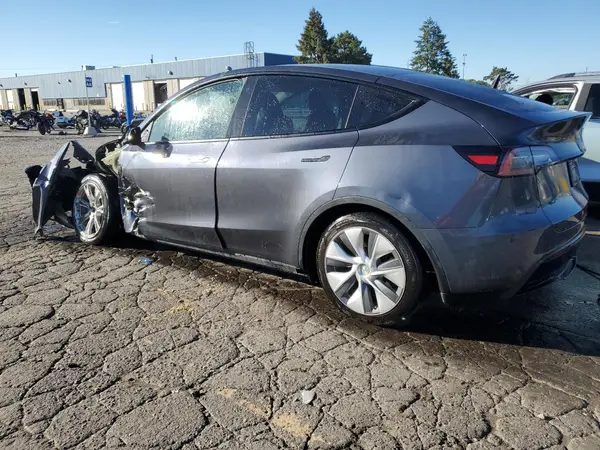7SAYGDEE8PA128427 2023 TESLA MODEL Y - Image 2